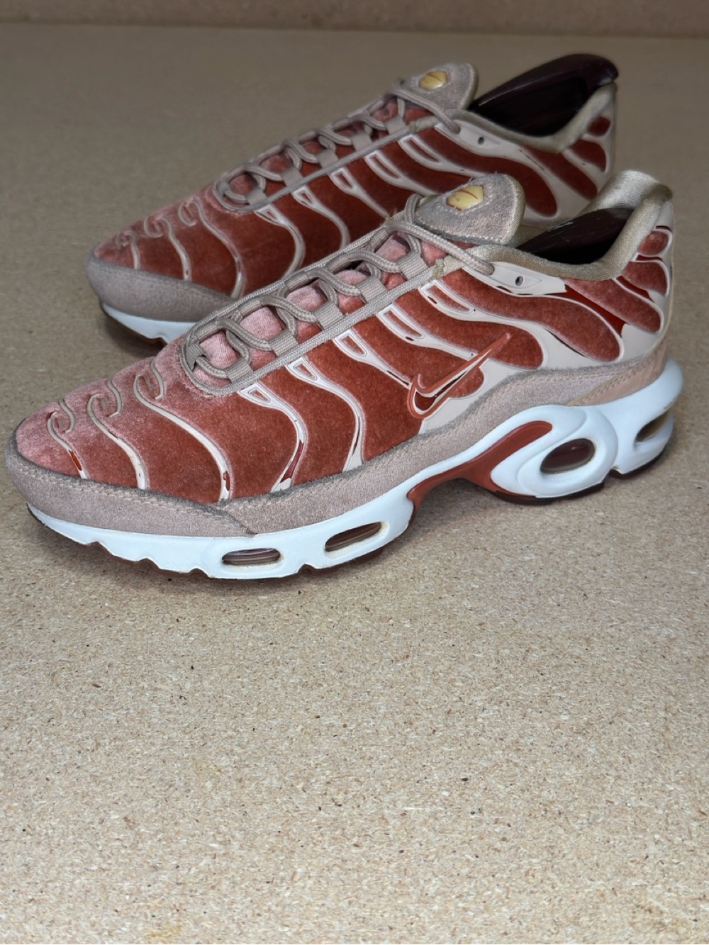 Nike Air Max Plus Lux Dusty Peach Women’s 7.5 Velvet AH6788-201